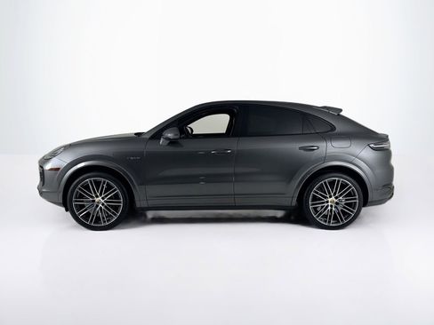 Used 2022 Porsche Cayenne Turbo S image 2