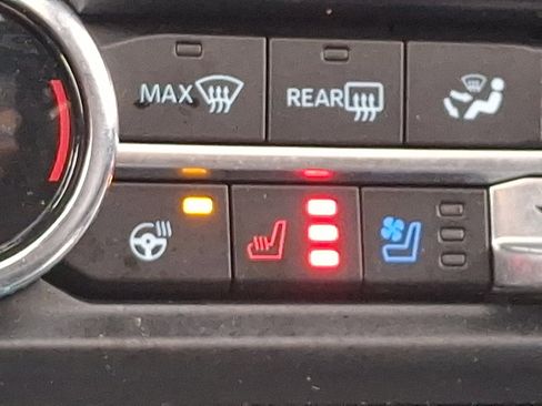 Used 2022 Ford Expedition Limited image 25