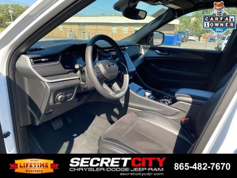 Used 2023 Jeep Grand Cherokee Altitude AWD/4WD image 12