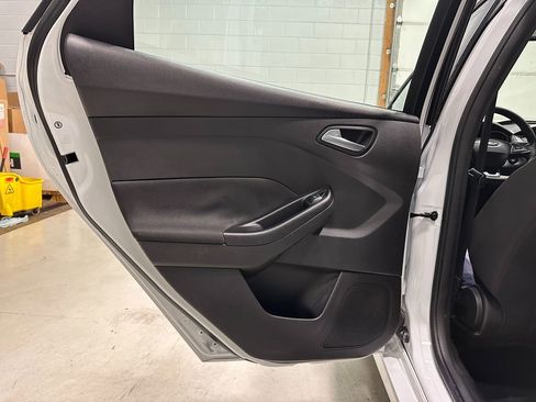 Used 2017 Ford Focus ST FWD image 19