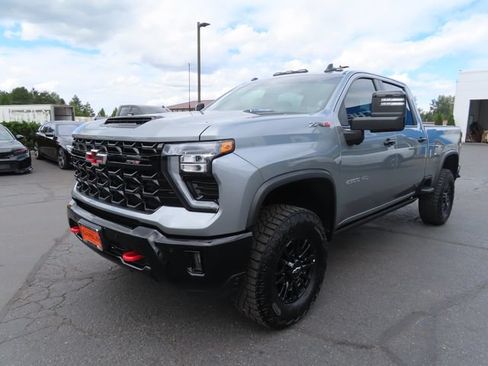 Certified 2025 Chevrolet Silverado 2500 ZR2 w/ Technology Package AWD/4WD image 3