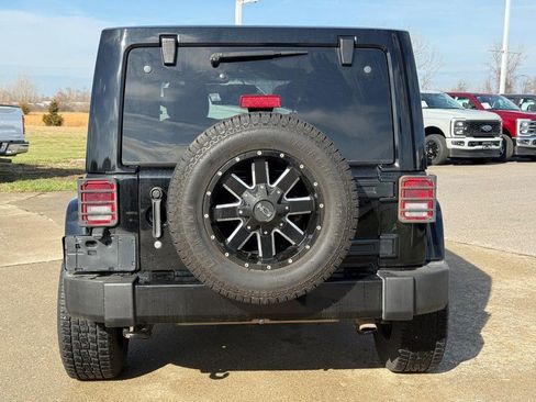 Used 2016 Jeep Wrangler Unlimited Sahara w/ Connectivity Group image 4