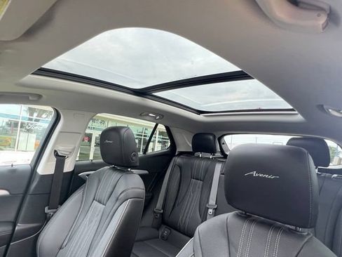 Used 2025 Buick Envision Avenir AWD/4WD image 21