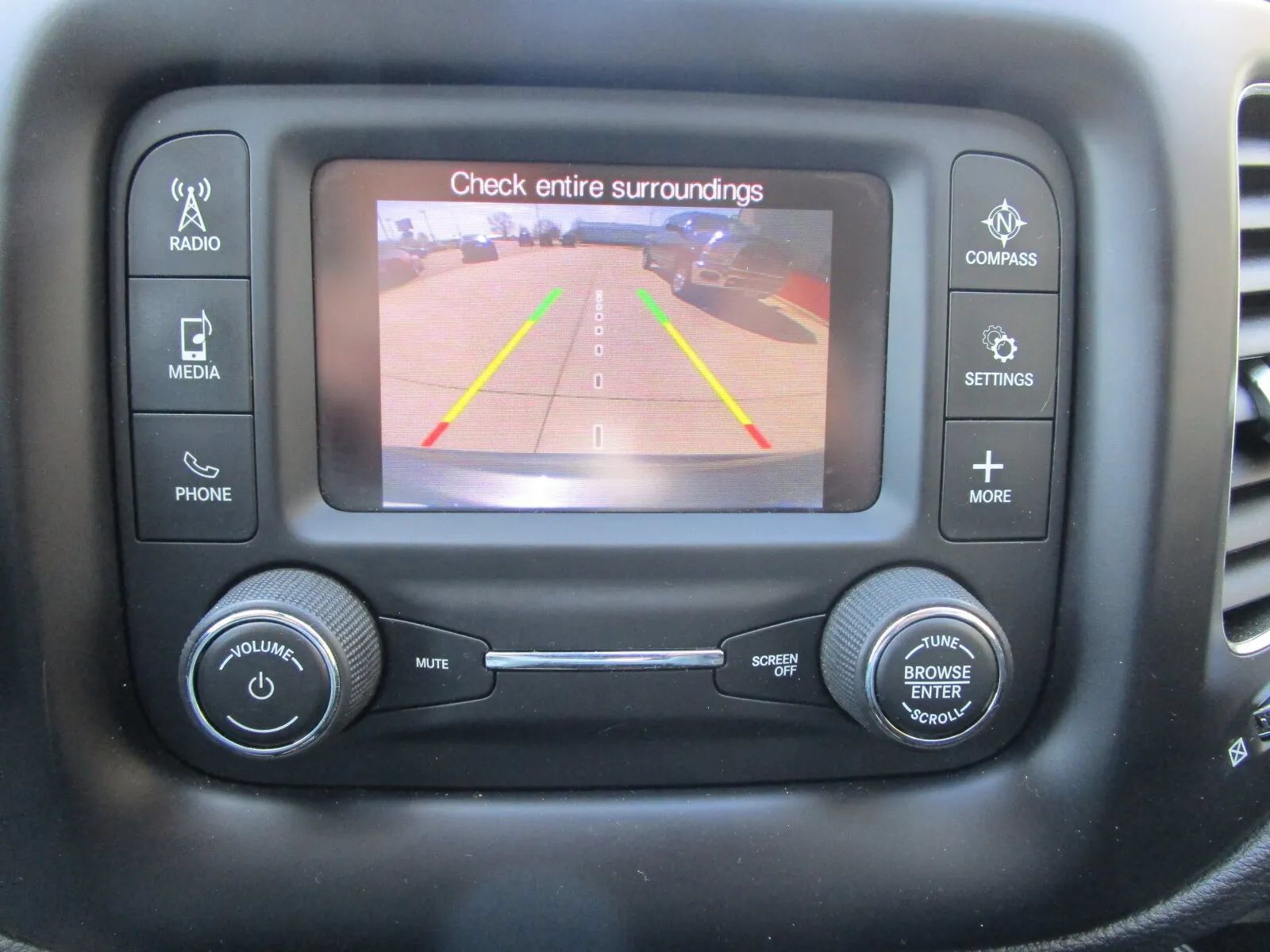 Used 2018 Jeep Compass Latitude AWD/4WD image 25