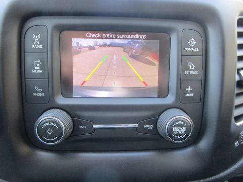 Used 2018 Jeep Compass Latitude AWD/4WD image 25
