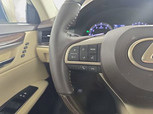 Used 2016 Lexus ES 350 w/ Luxury Package w/Wood Trim FWD image 19