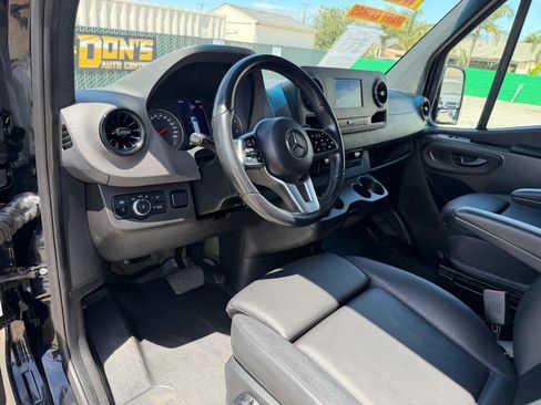 Used 2022 Mercedes-Benz Sprinter 2500 image 31