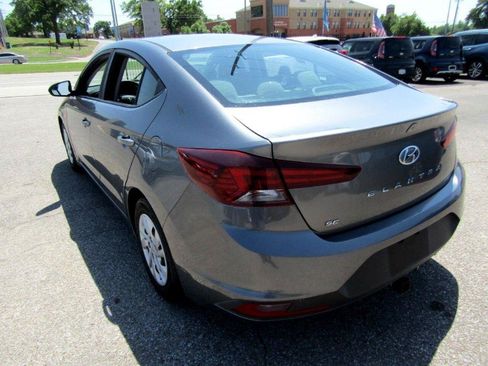 Used 2019 Hyundai Elantra SE FWD image 9