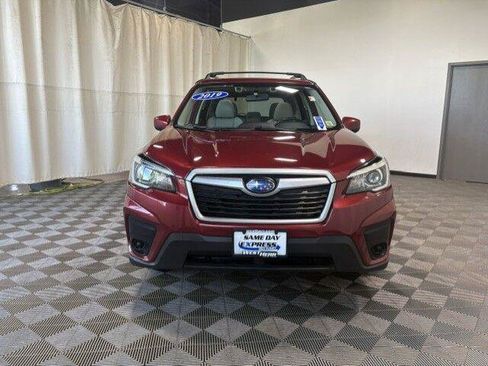 Used 2019 Subaru Forester Premium AWD/4WD image 4