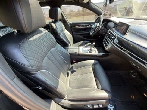 Used 2022 BMW 750i xDrive w/ Executive Package AWD/4WD image 30