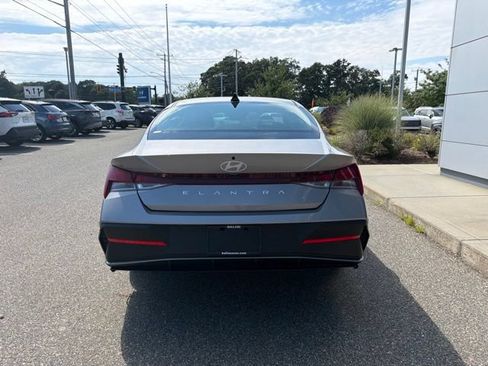 Certified 2026 Hyundai Elantra SE FWD image 4
