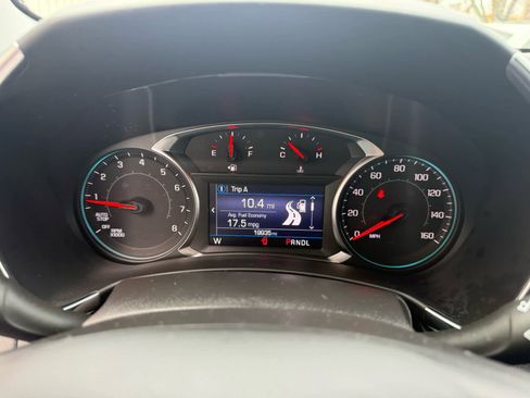 Used 2023 Chevrolet Equinox LT image 3