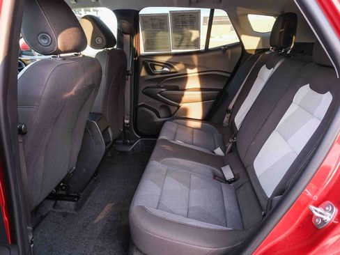 Used 2024 Chevrolet Trax LS w/ LS Convenience Package FWD image 19