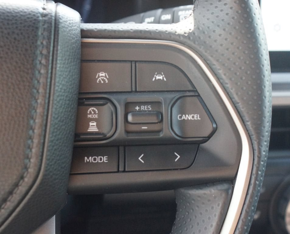 Used 2025 Toyota 4Runner TRD Off-Road Premium AWD/4WD image 11