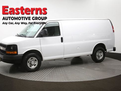 Used 2017 Chevrolet Express 2500 RWD image 57