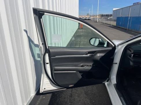 Used 2022 Toyota Camry XSE image 13