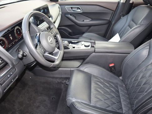 Certified 2022 Nissan Rogue Platinum w/ Head-Up Display Package image 17