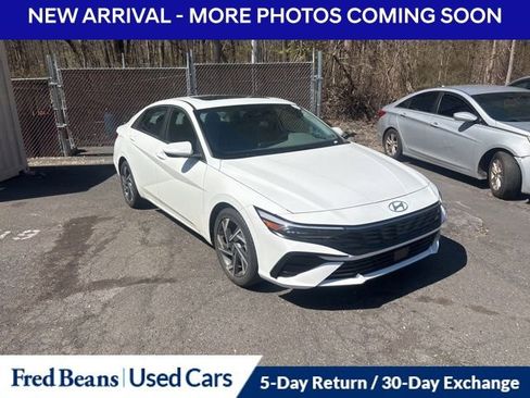 Certified 2025 Hyundai Elantra SEL image 3