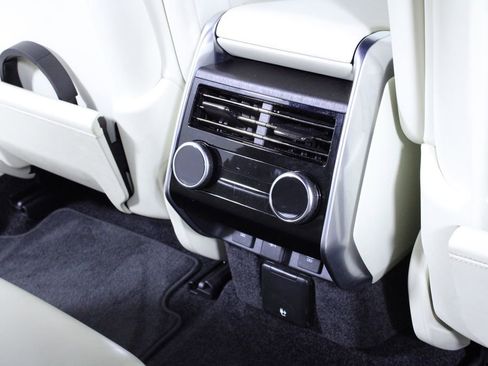 Used 2024 Land Rover Range Rover Long Wheelbase SE image 16