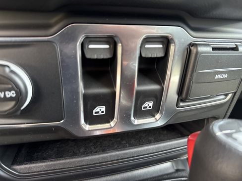 Used 2025 Jeep Wrangler Sport image 15