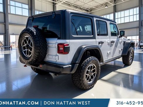 Used 2024 Jeep Wrangler Unlimited Rubicon AWD/4WD image 32