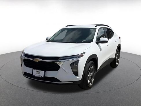 Used 2025 Chevrolet Trax LT w/ LT Convenience Package FWD image 8