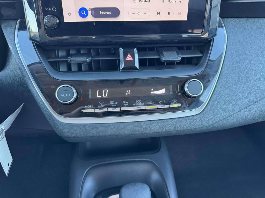 Used 2026 Toyota Corolla LE FWD image 31
