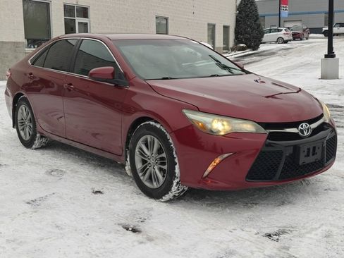 Used 2016 Toyota Camry SE image 3