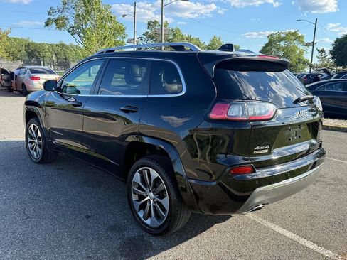 Used 2019 Jeep Cherokee Overland w/ Technology Group AWD/4WD image 5