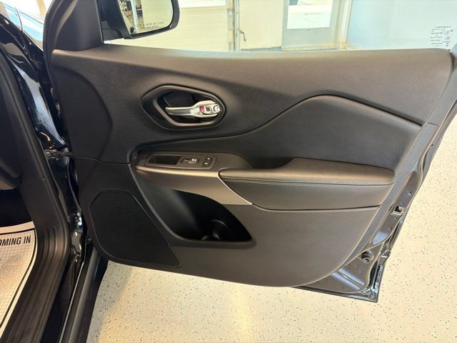 Used 2022 Jeep Cherokee Limited AWD/4WD image 42