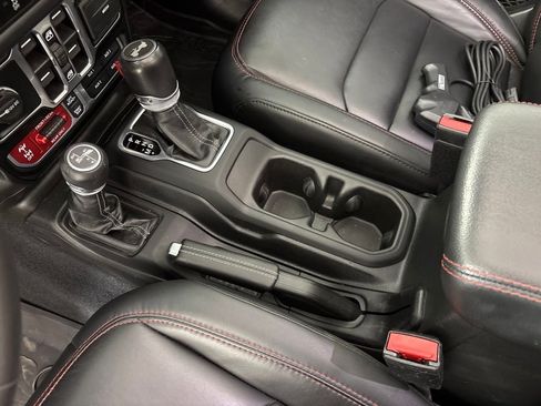 Used 2024 Jeep Wrangler Unlimited Rubicon AWD/4WD image 44
