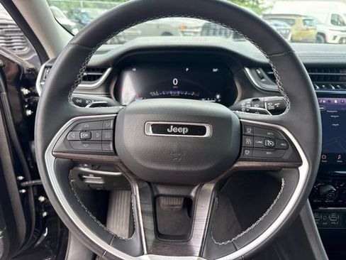 Used 2023 Jeep Grand Cherokee L Limited AWD/4WD image 10