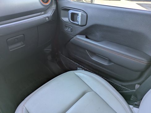 Used 2022 Jeep Gladiator Mojave w/ LED Lighting Group AWD/4WD image 9