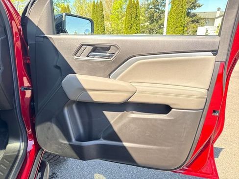 Used 2026 Chevrolet Colorado ZR2 w/ Technology Package AWD/4WD image 26