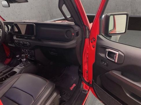 Used 2024 Jeep Gladiator Rubicon w/ Convenience Group AWD/4WD image 20