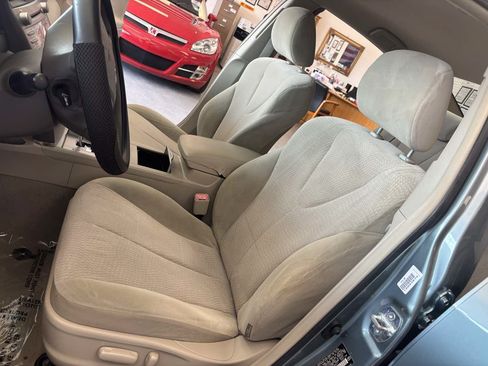 Used 2010 Toyota Camry LE w/ Fleet Convenience Pkg FWD image 17
