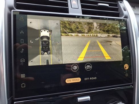 Certified 2024 Land Rover Discovery Dynamic SE image 17