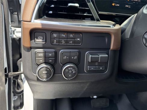 New 2026 Chevrolet Suburban High Country AWD/4WD image 21