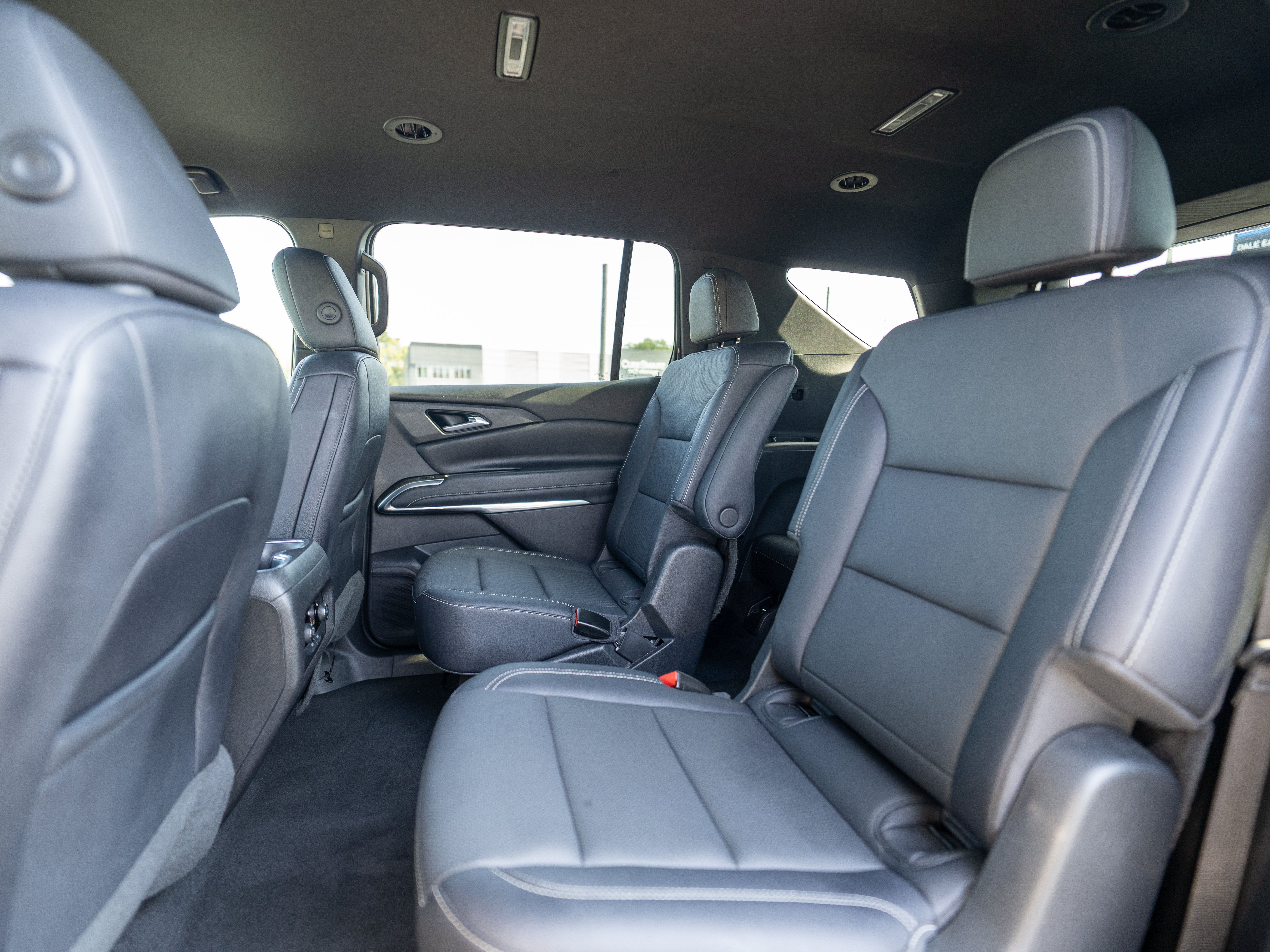 Used 2025 Chevrolet Traverse LT AWD/4WD image 9