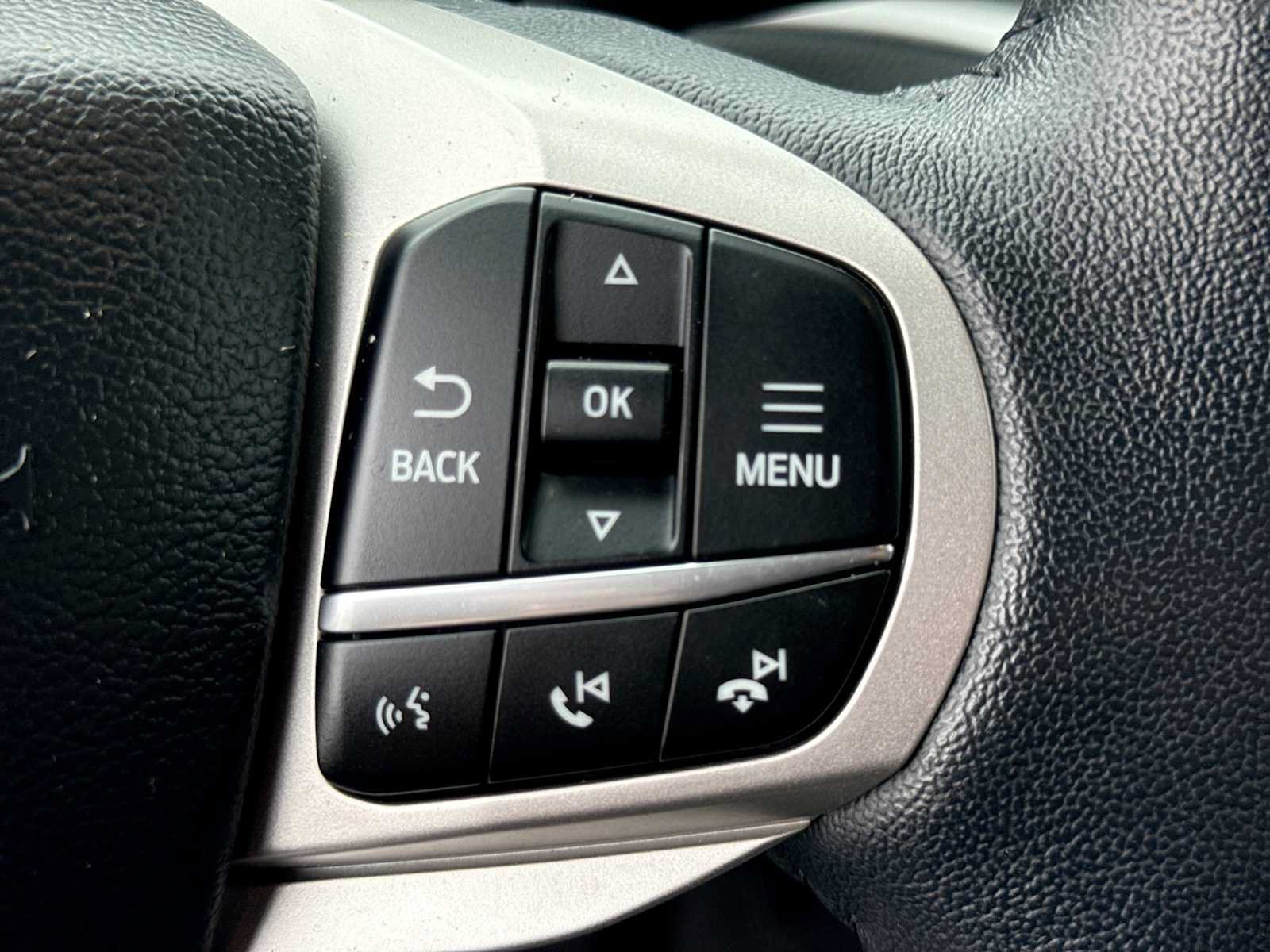 Used 2023 Ford Explorer XLT w/ Equipment Group 202A AWD/4WD image 25