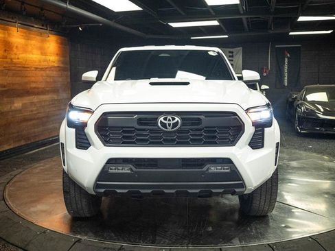 Used 2024 Toyota Tacoma TRD Sport w/ TRD Sport Upgrade Package AWD/4WD image 4