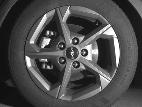 Used 2025 Kia K4 FWD image 12