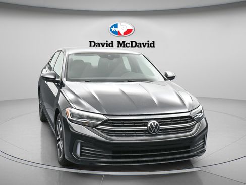 Used 2024 Volkswagen Jetta Sport FWD image 2