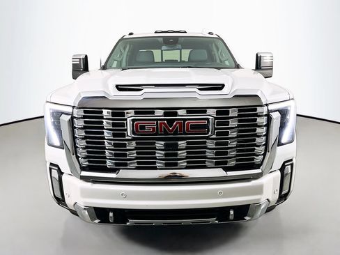 Used 2025 GMC Sierra 3500 Denali AWD/4WD image 3