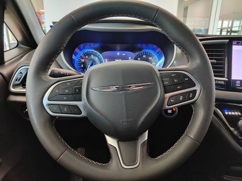 Used 2025 Chrysler Pacifica Select FWD image 21