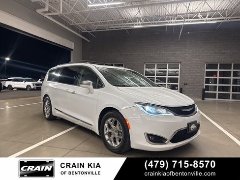 Used 2019 Chrysler Pacifica Limited image 2