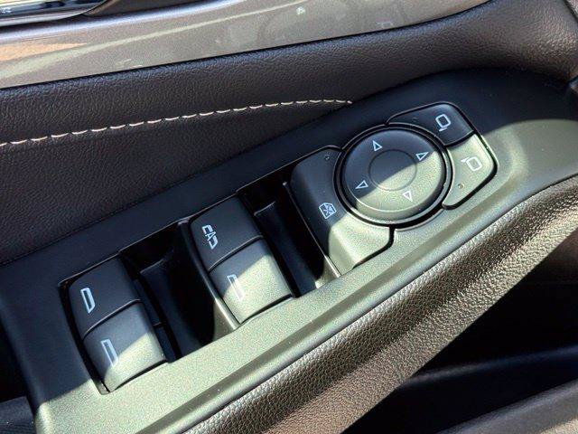 Used 2023 Chevrolet Traverse LT AWD/4WD image 12