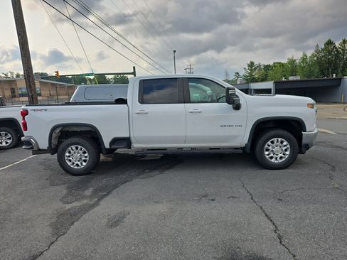 Used 2021 Chevrolet Silverado 2500 LT w/ Fleet Comfort Package AWD/4WD image 2