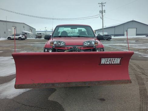 Used 2003 Ford F250 XL image 2