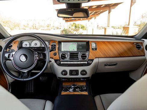 Certified 2016 Rolls-Royce Dawn RWD image 4